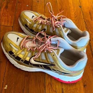 these shoes are soooo comfortable i love them!!!